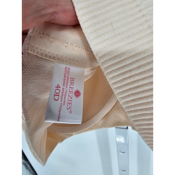Breezies Womens Sz 40D Lightly Padded Classic T Shirt Bra Cream Color - Picture 4 of 4